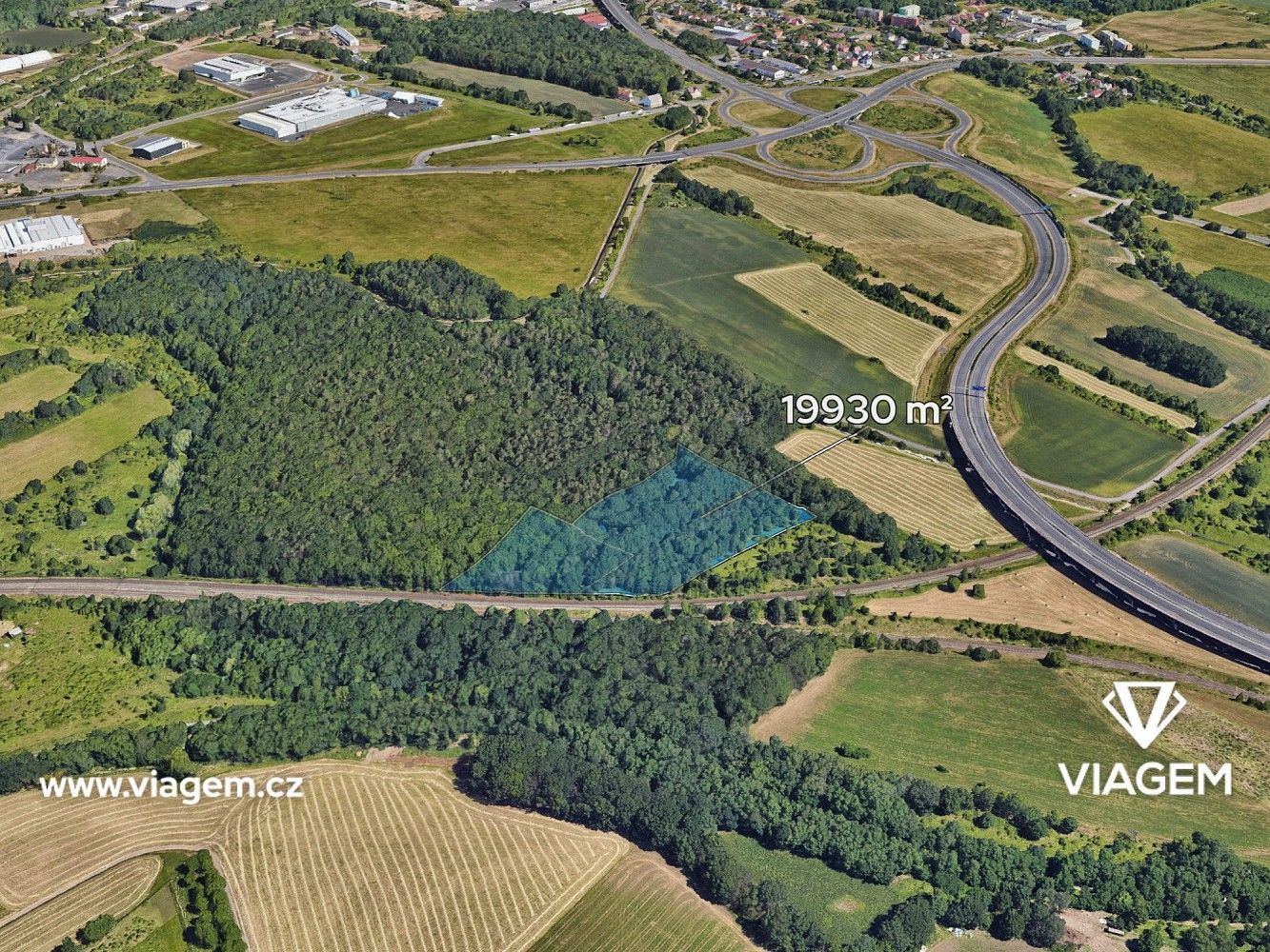 Les, 19 930 m²