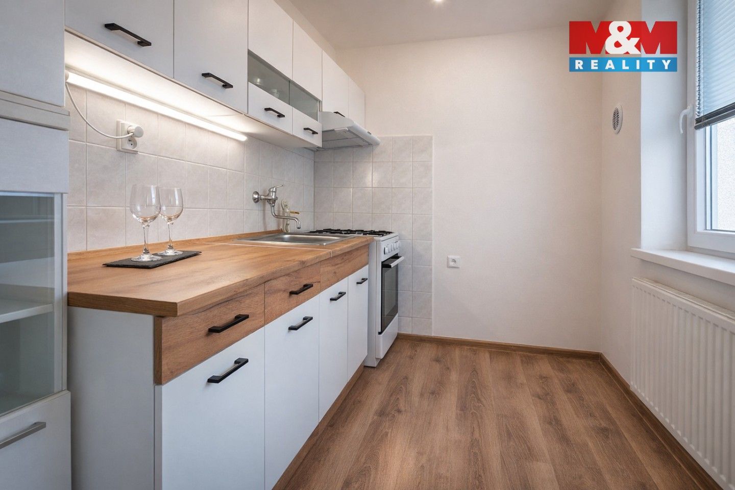 Pronájem byt 1+kk - Spojovací, Sezemice, 32 m²