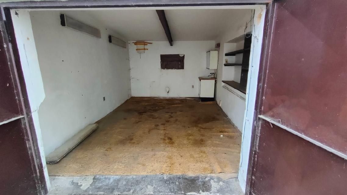 Garáže, Opava, 746 01