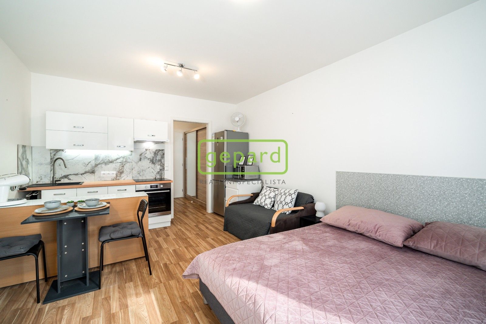 Pronájem byt 1+kk - Novovysočanská, Praha, 29 m²