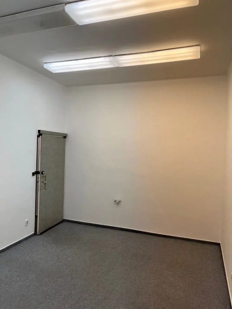 Pronájem kancelář - Praha, 130 00