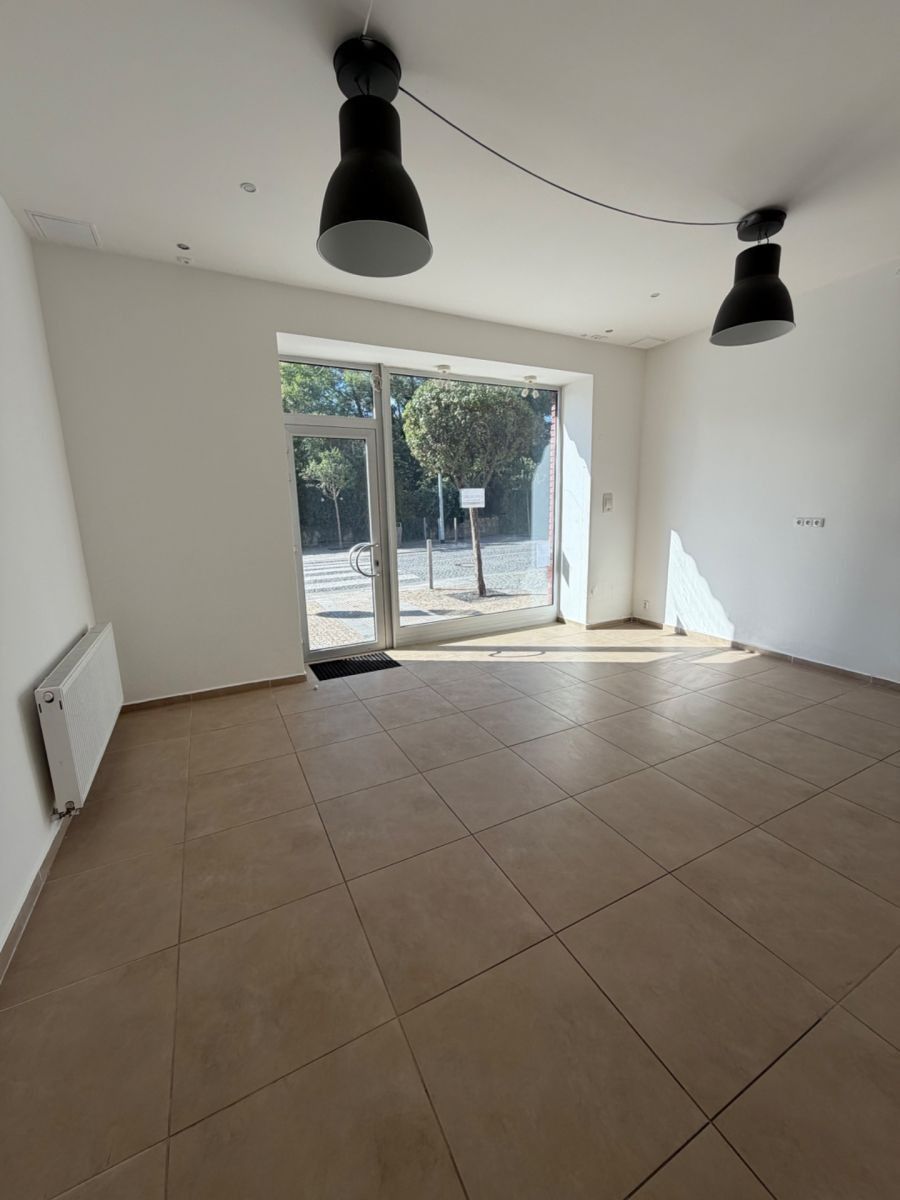 Obchodní prostory · 44 m² · Husova, Úvaly - Úvaly u Prahy, Středočeský kraj - 3