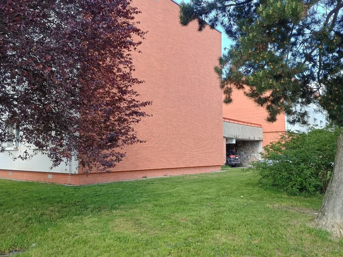 Pronájem garáž - Zlín, 763 02