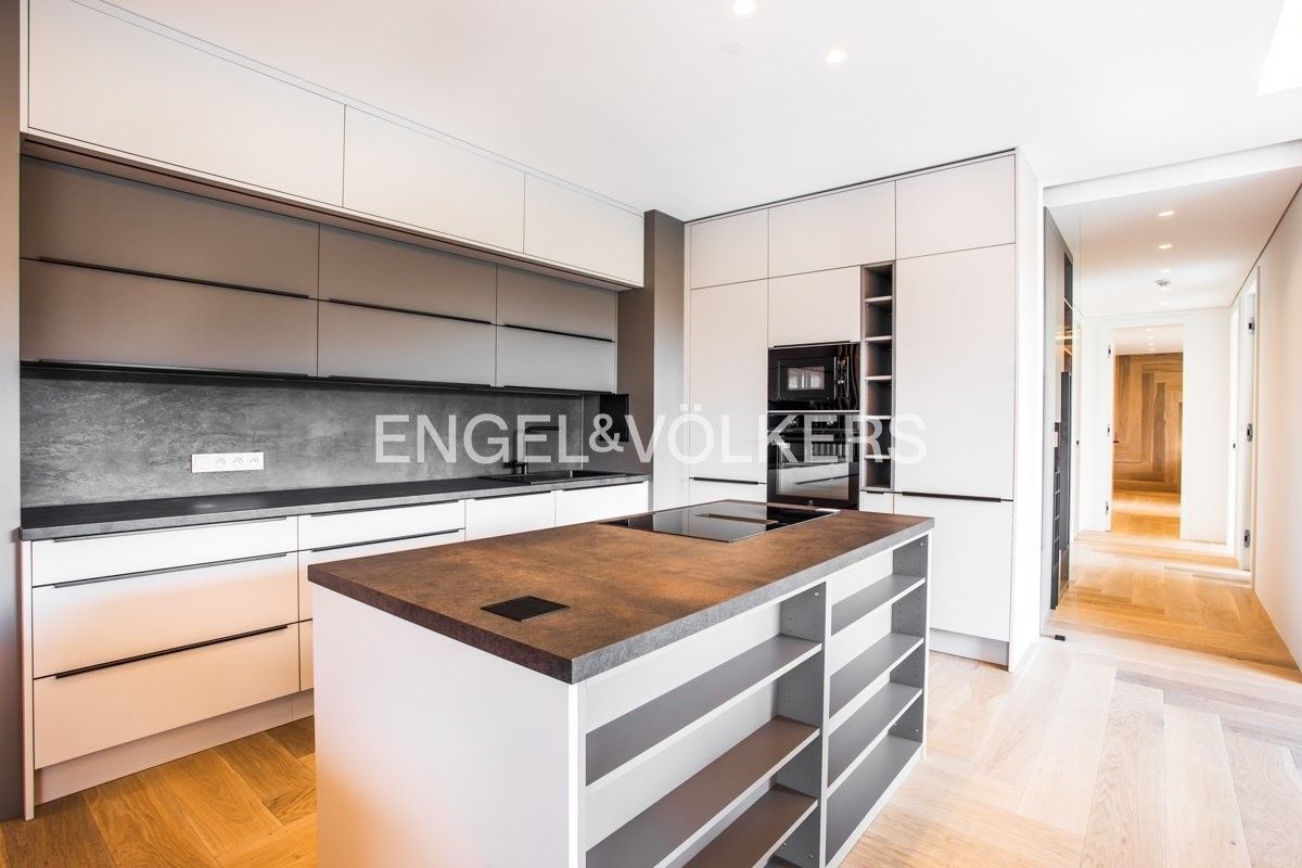 4+kk, Komunardů 1643, Praha Holešovice, 144 m² - 2