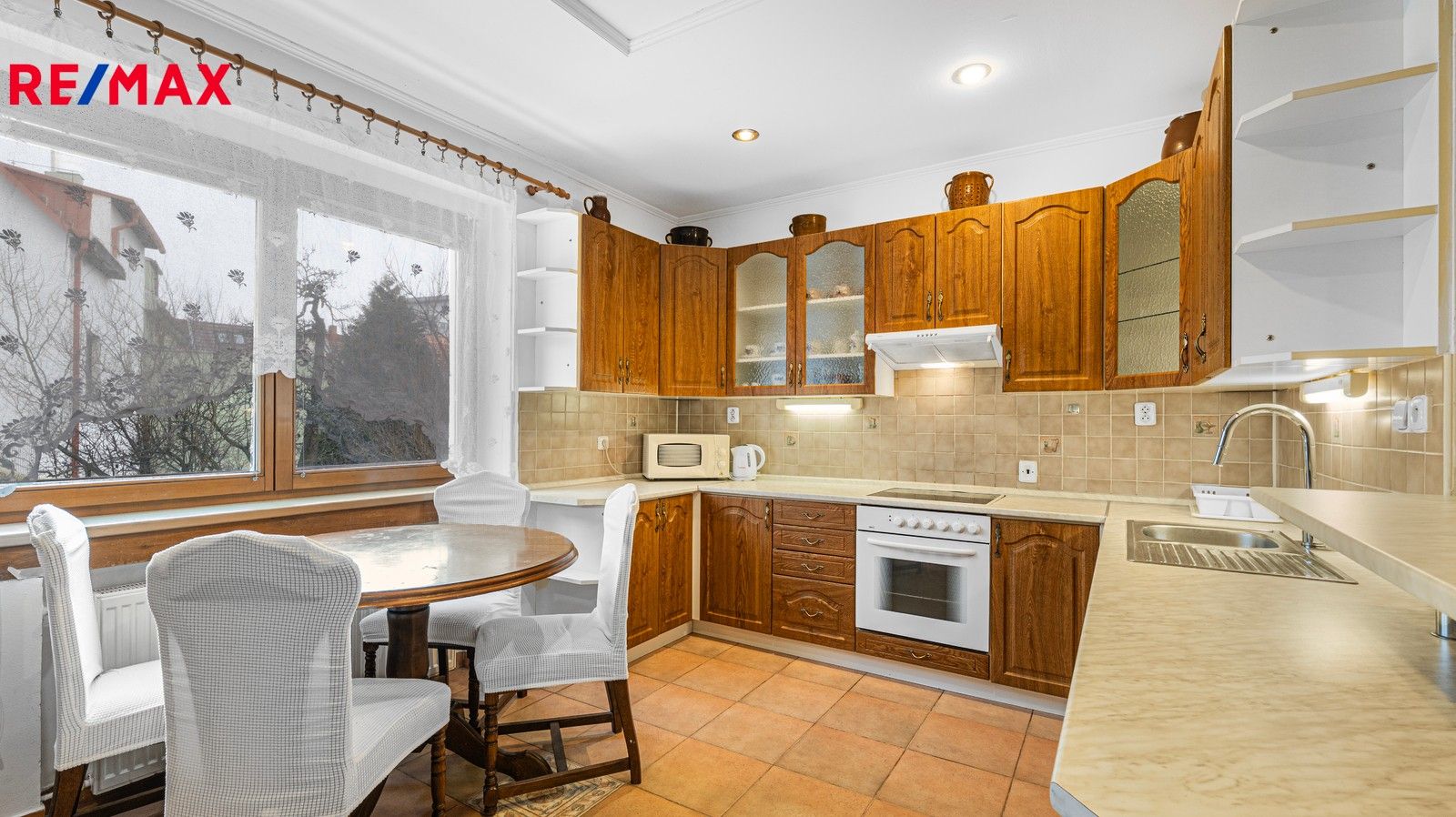 Pronájem byt 1+kk - K lipám, Praha, 49 m²