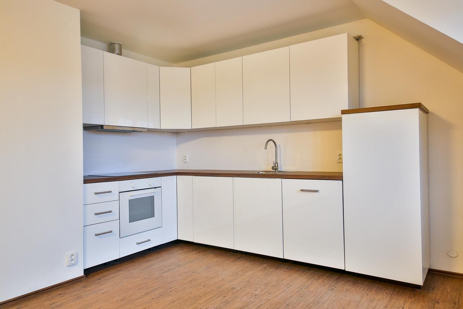 Pronájem byt 2+kk - Velvarská  , Horoměřice, 58 m²