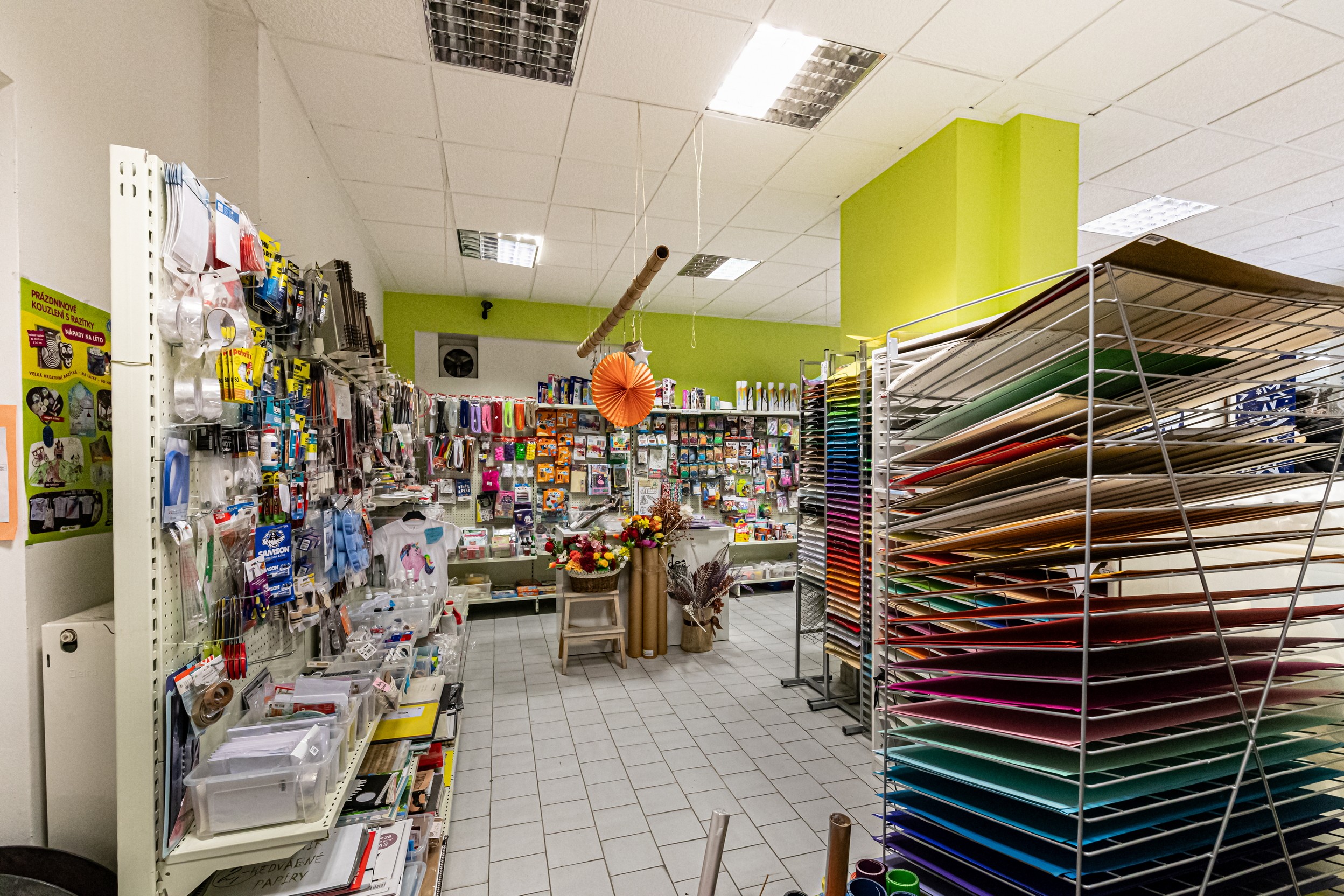Obchodní prostor, Kladno – další