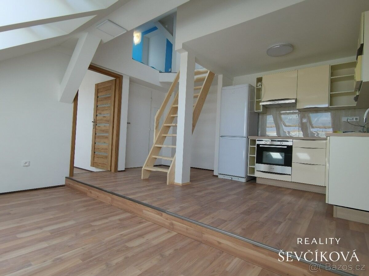 Pronájem byt - Hradec Králové, 500 02