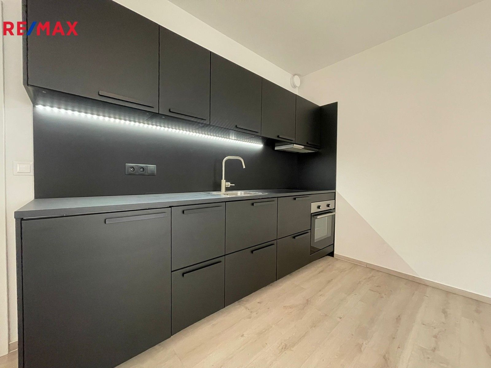 Pronájem byt 1+kk - Zelnice II. 1747, Slavkov u Brna, 30 m²