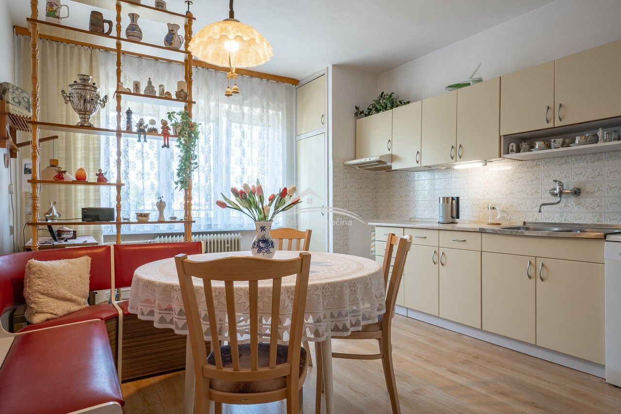 Prodej rodinný dům - Kostelec, 330 m²