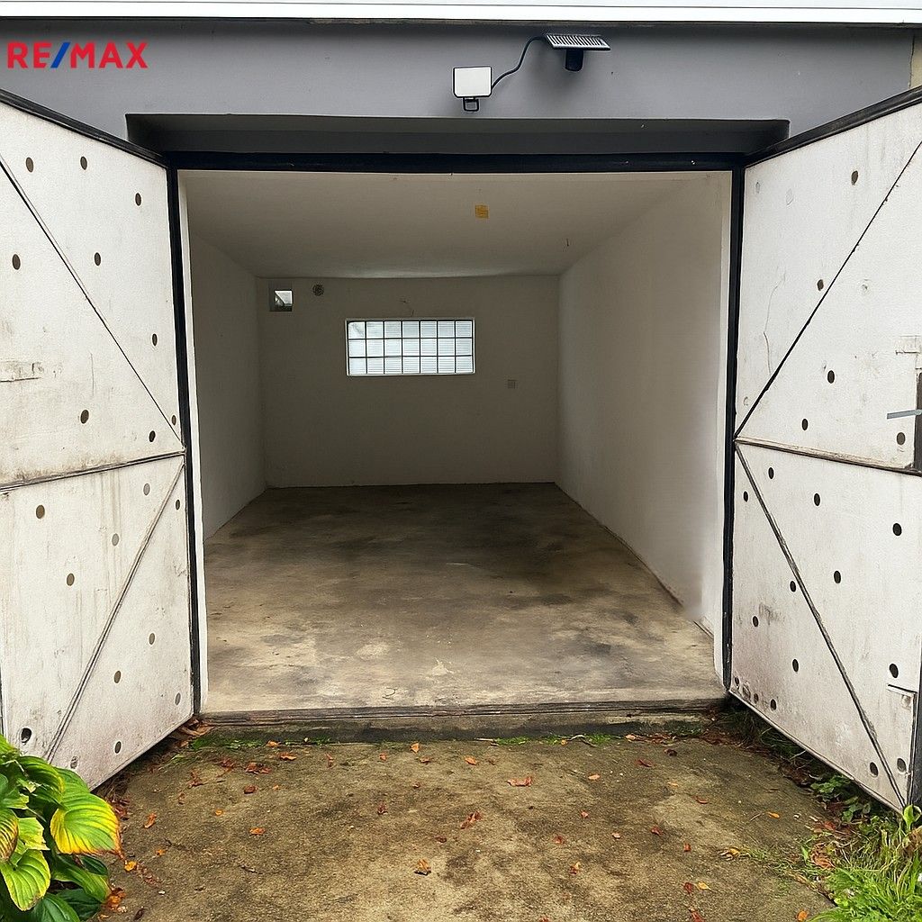 Prodej garáž - Malá Veleň, 20 m²