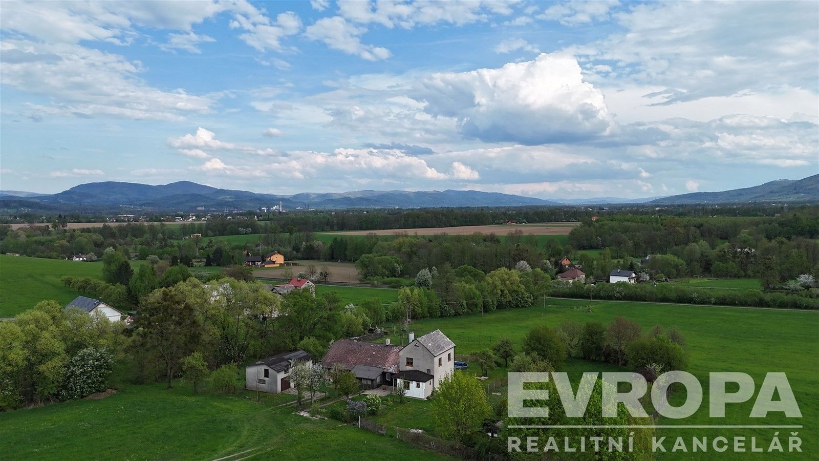 Rodinné domy, Střítež, 330 m²