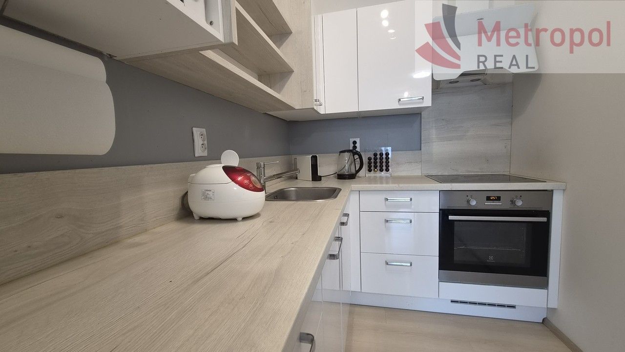 Pronájem byt 2+kk - Pod Vinicí 2842, Pardubice Zelené Předměstí, 52 m² - 2