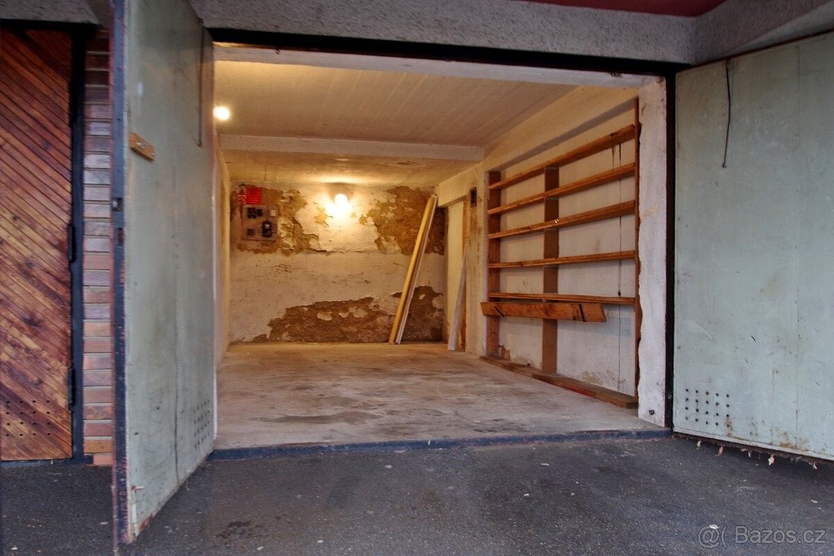 Garáže, Brno, 612 00