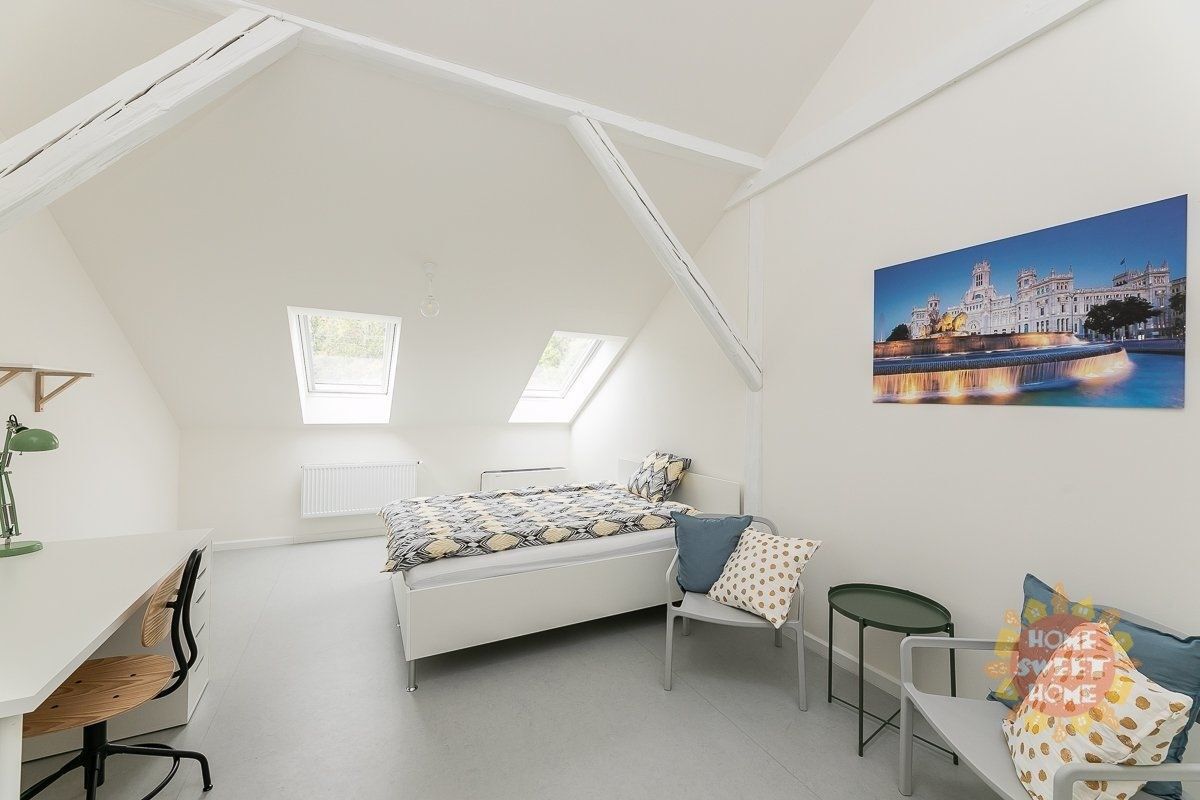 Byty, náměstí Kinských, Praha, 20 m²