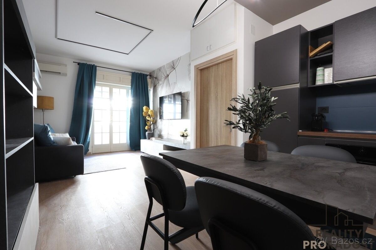 Byty, 987 66, Zahraničí