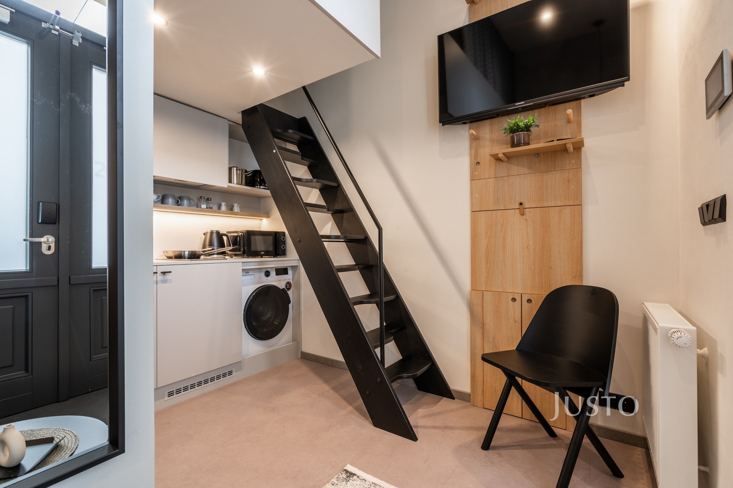 1+kk, Prvního pluku 211, Praha Karlín, 19 m² - 1