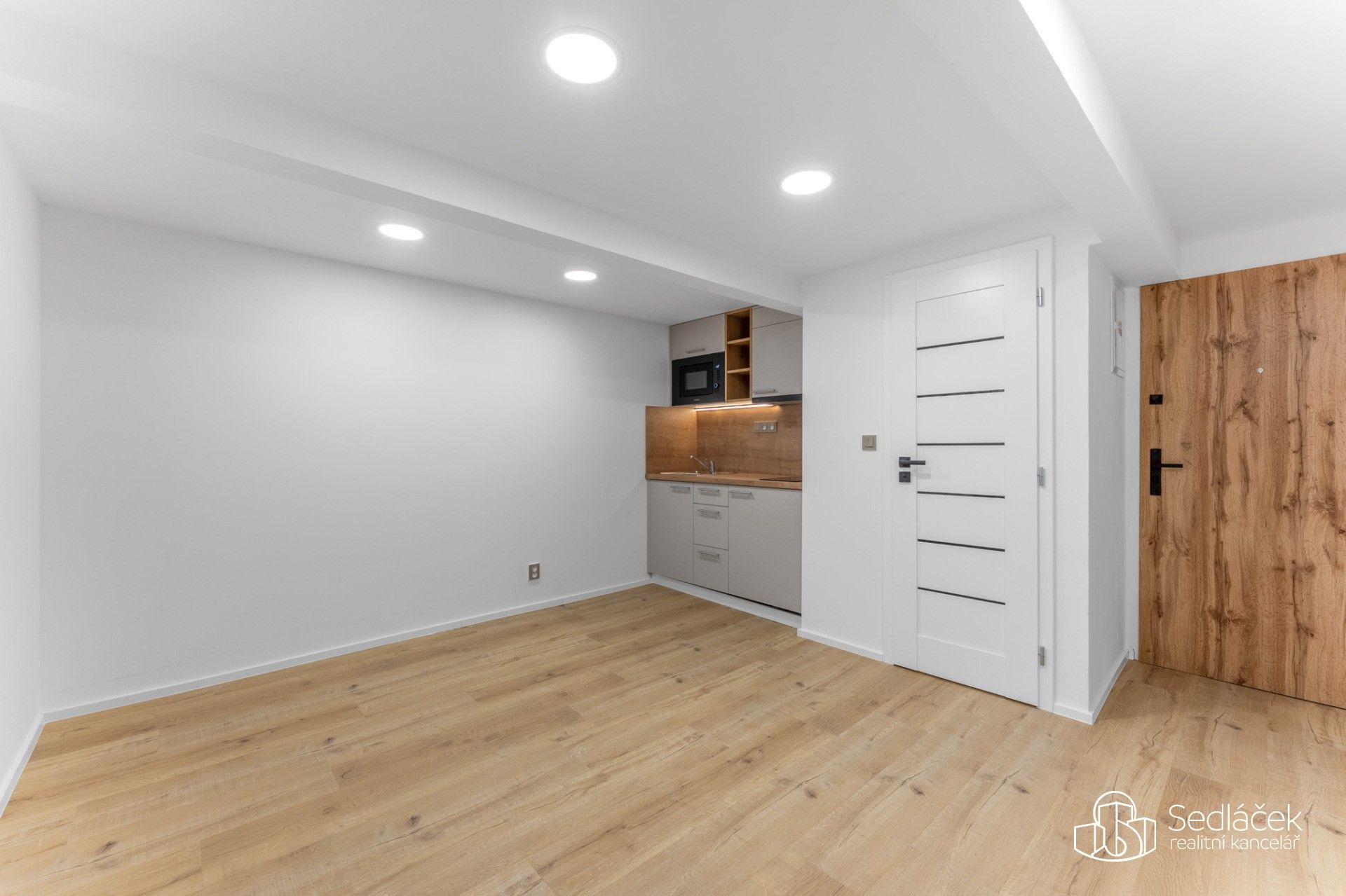 Prodej byt - U Jezerky, Praha, 39 m² - 5