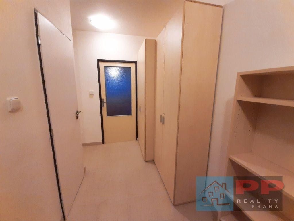 Pronájem byt 2+kk - Nad přehradou, Praha, 45 m²