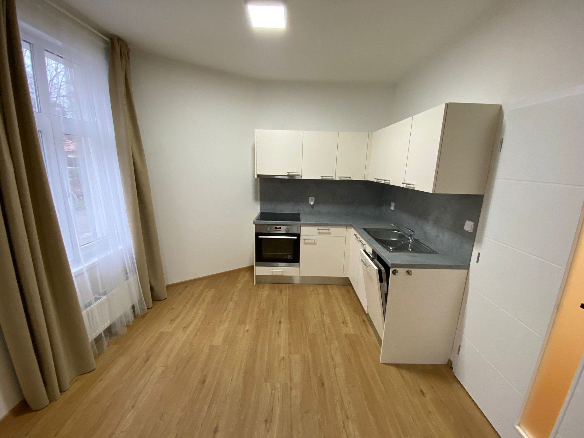 2+kk, K zámku, Praha, 65 m²