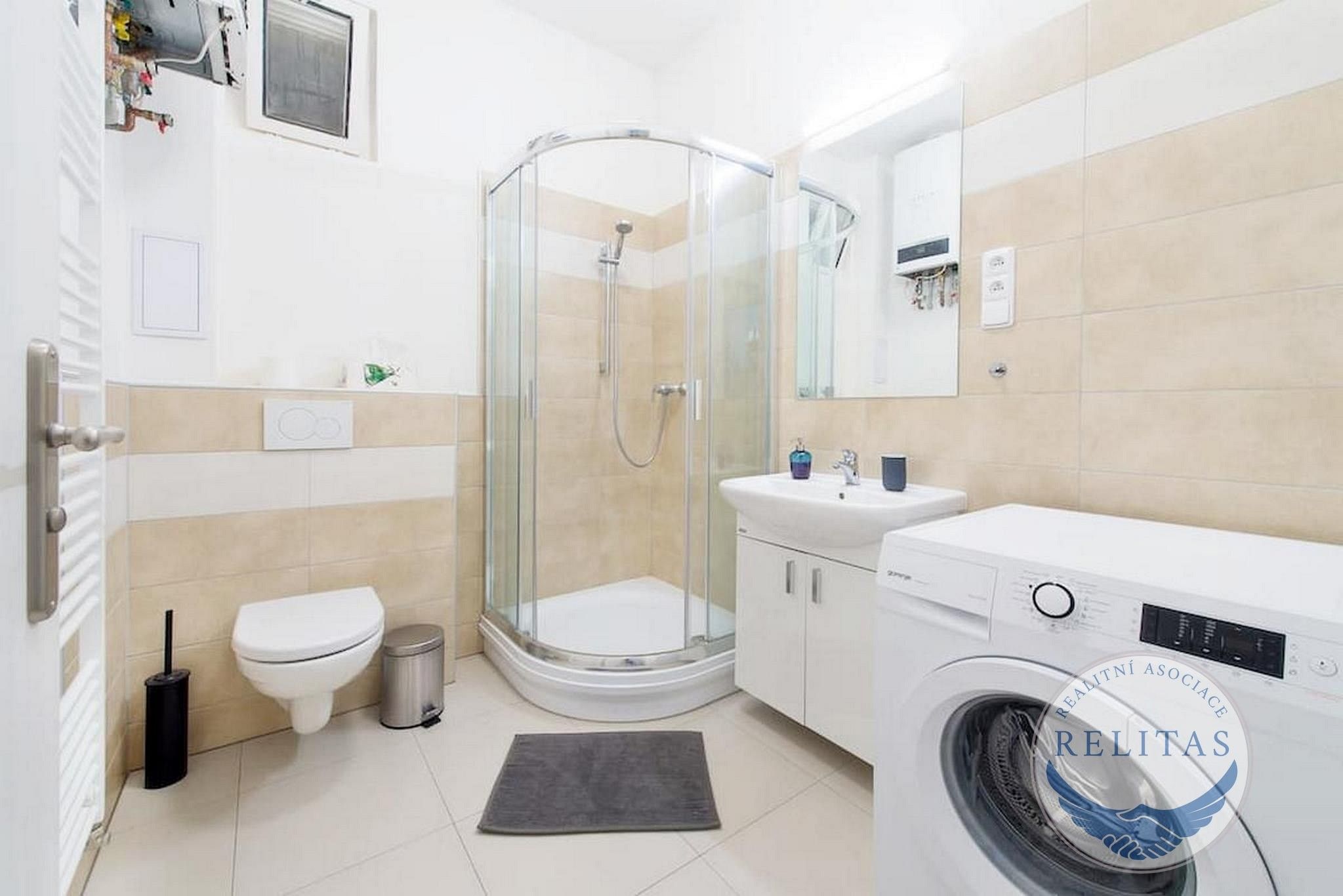 Pronájem byt 1+kk - Velehradská, Praha, 33 m²