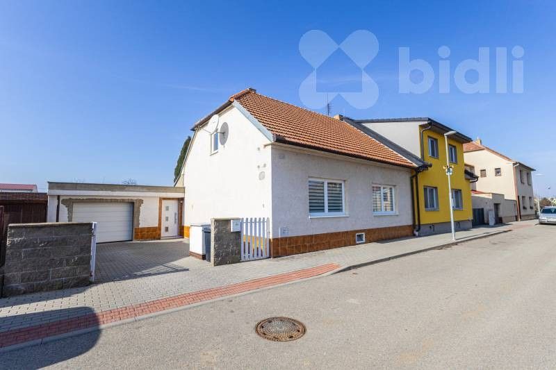Rodinné domy, Čsl. armády 221, Holasice, 107 m²