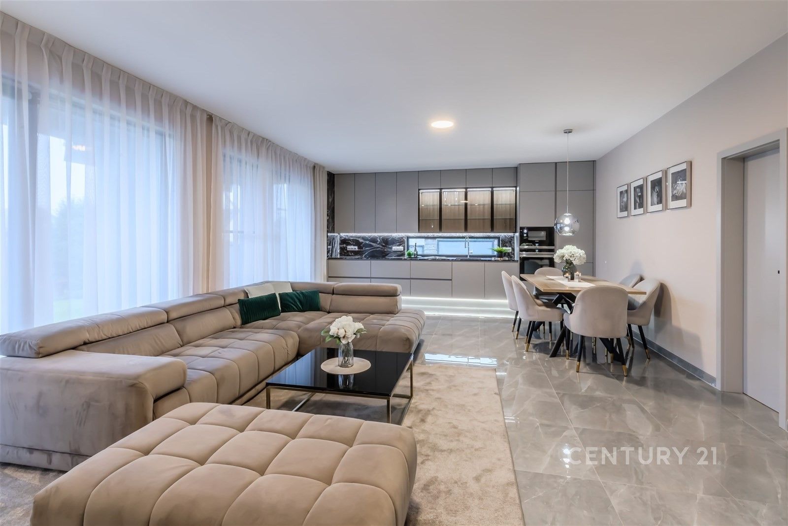 Prodej rodinný dům - Kukuřičná, Sibřina, 214 m²