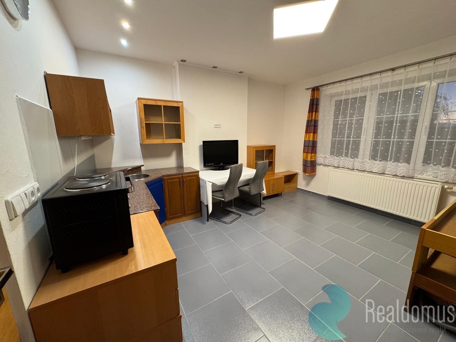 Pronájem byt 1+kk - Zvěrotice, 20 m²