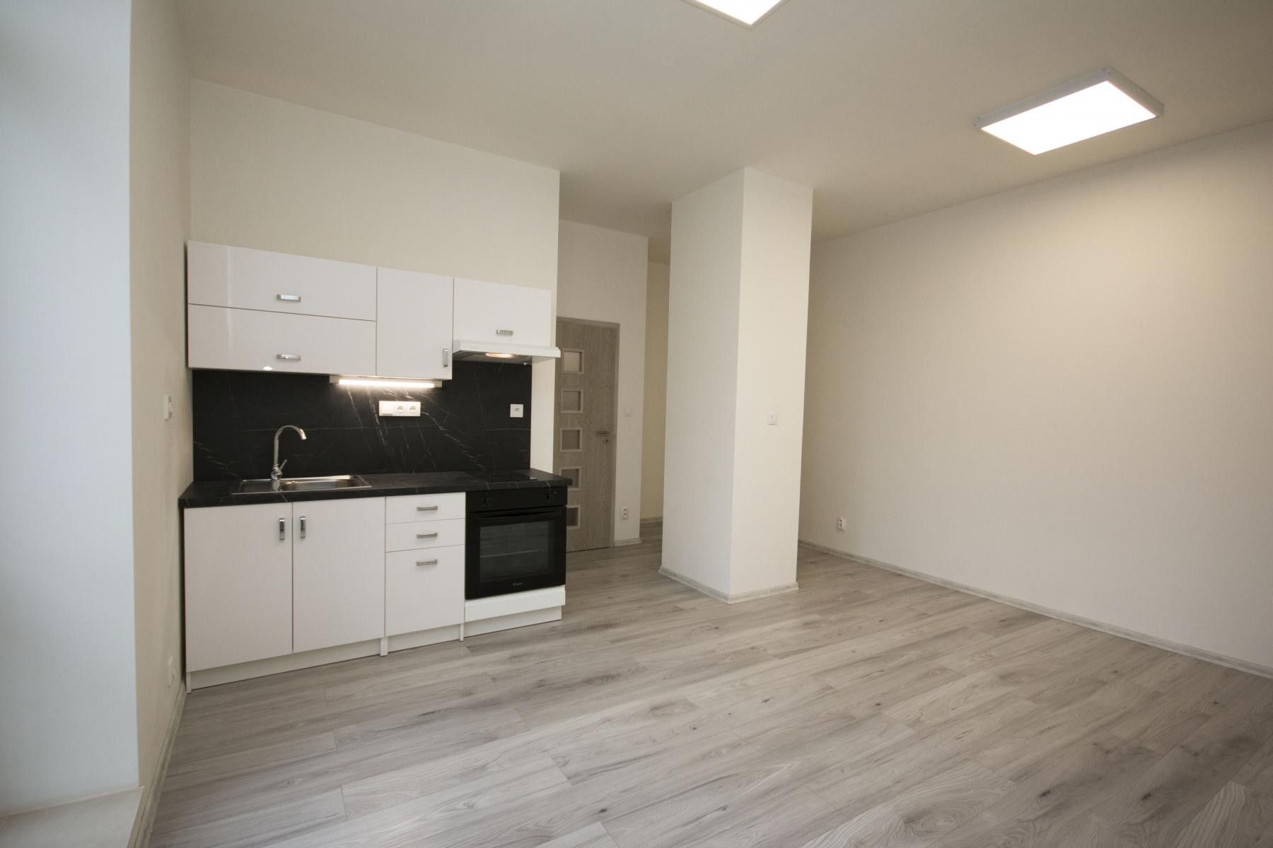 Pronájem byt 1+kk - Slepá, Milovice, 35 m²