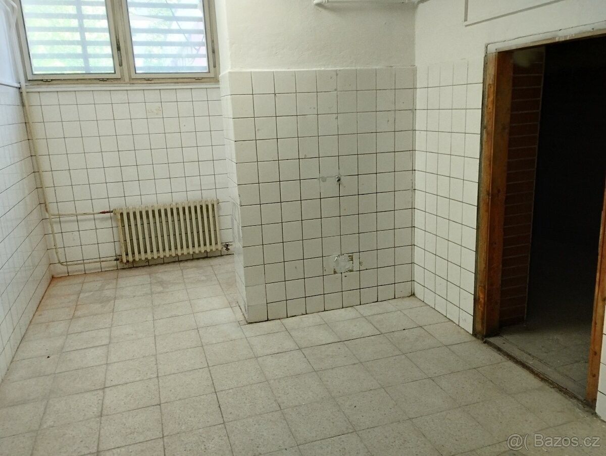 Sklady, Ostrava, 700 30