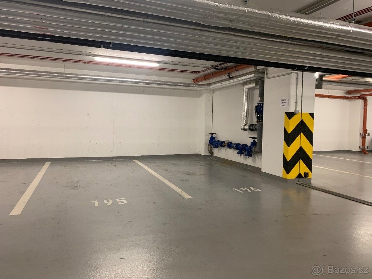 Garáže, Praha, 158 00