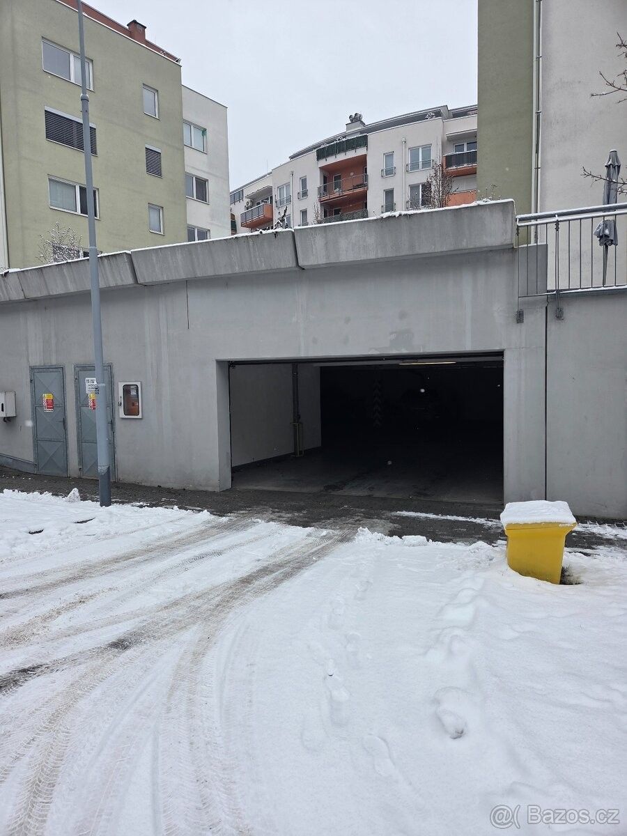 Pronájem garáž - Rosice u Brna, 665 01