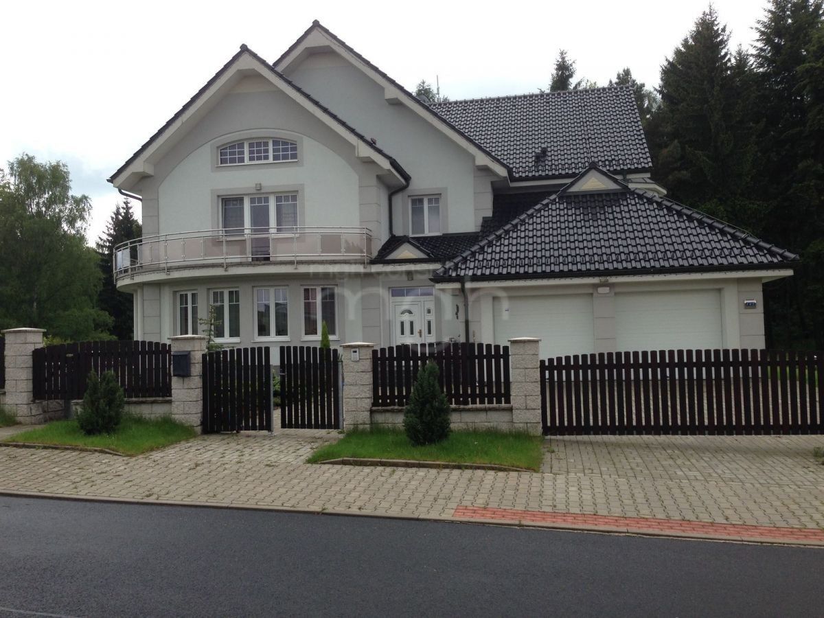 Rodinné domy, Mezirolí, Nová Role, 550 m²