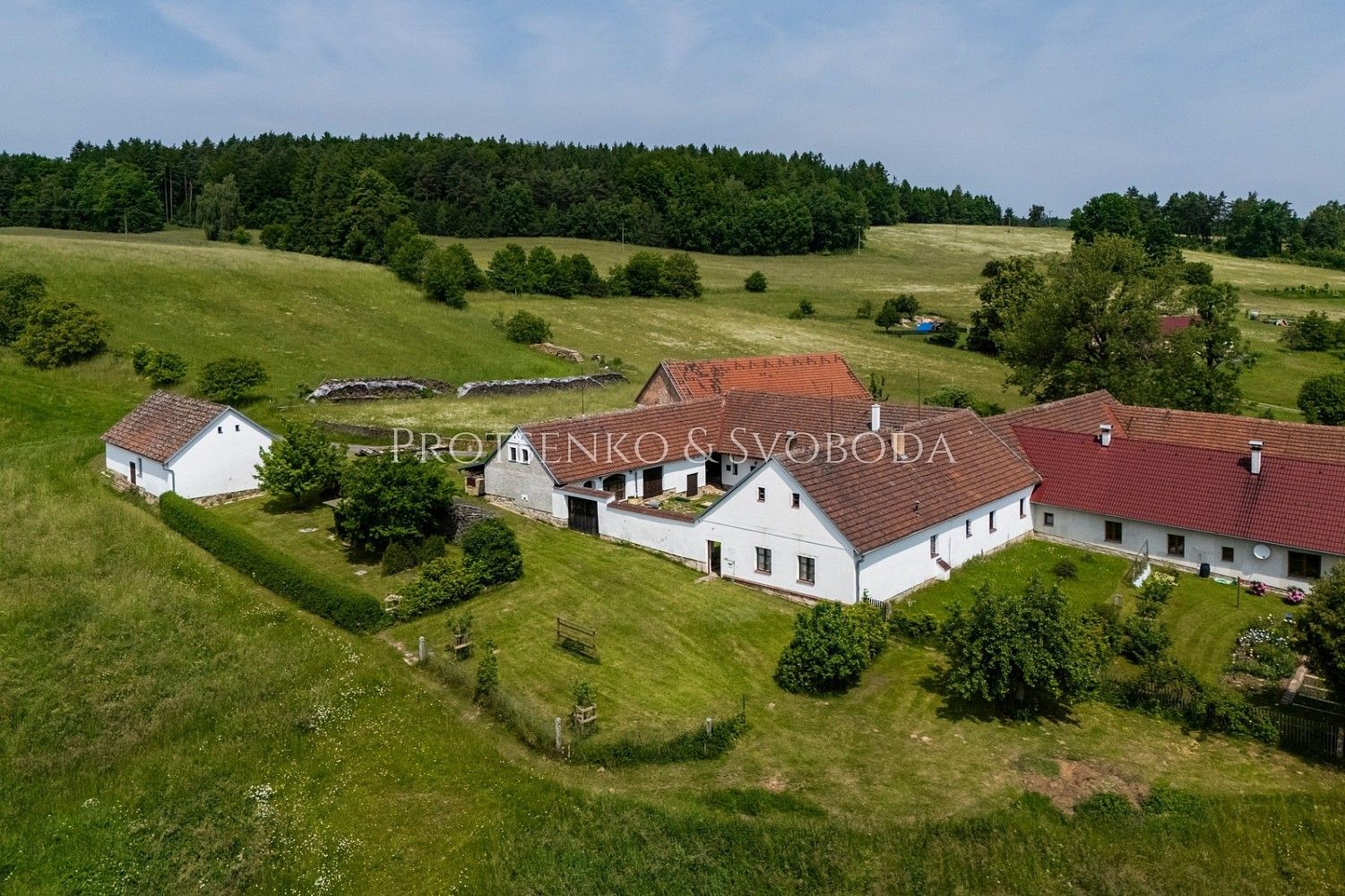 Rodinné domy, Horní Radouň - Nový Bozděchov, okres Jindřichův Hradec, Jihočeský kraj, 275 m² - 1