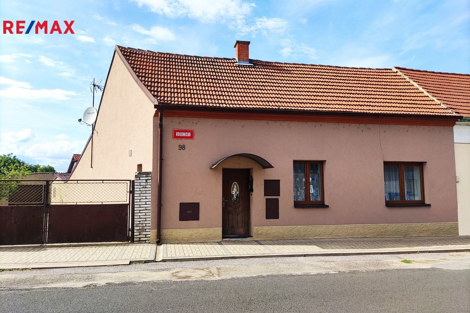 Prodej dům - Roudnická, Dobříň, 90 m²