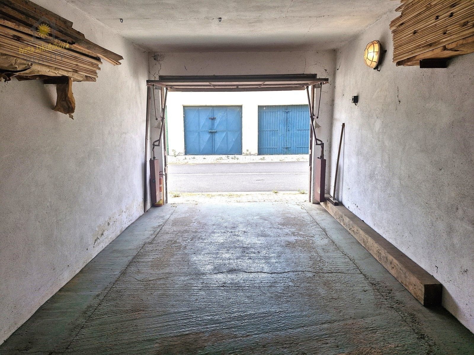 Garáže, Hornopočernická, Praha, 20 m²