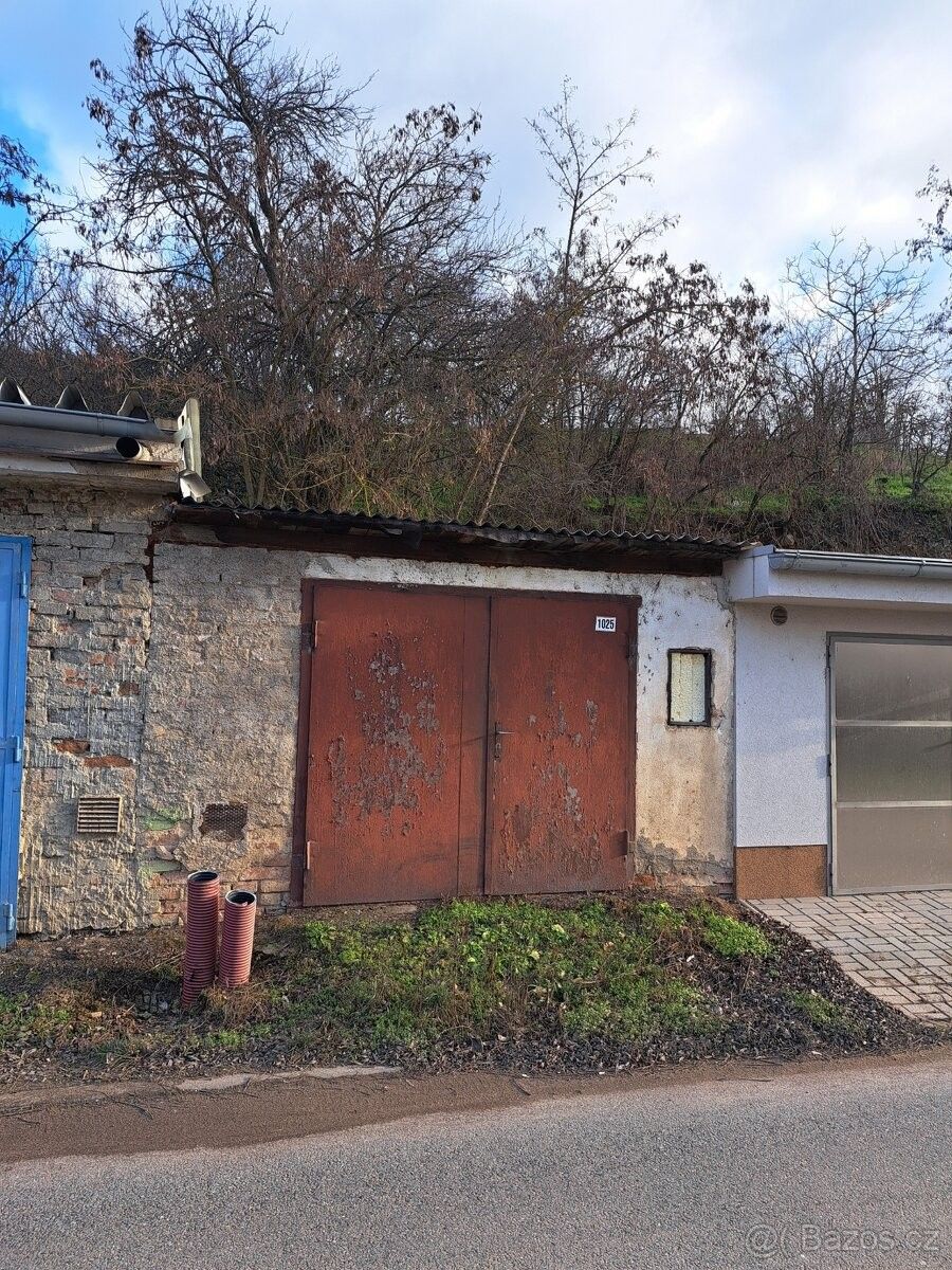 Garáže, Znojmo, 669 02