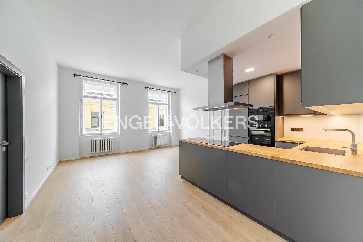 3+kk, Lazarská, Praha, 70 m²