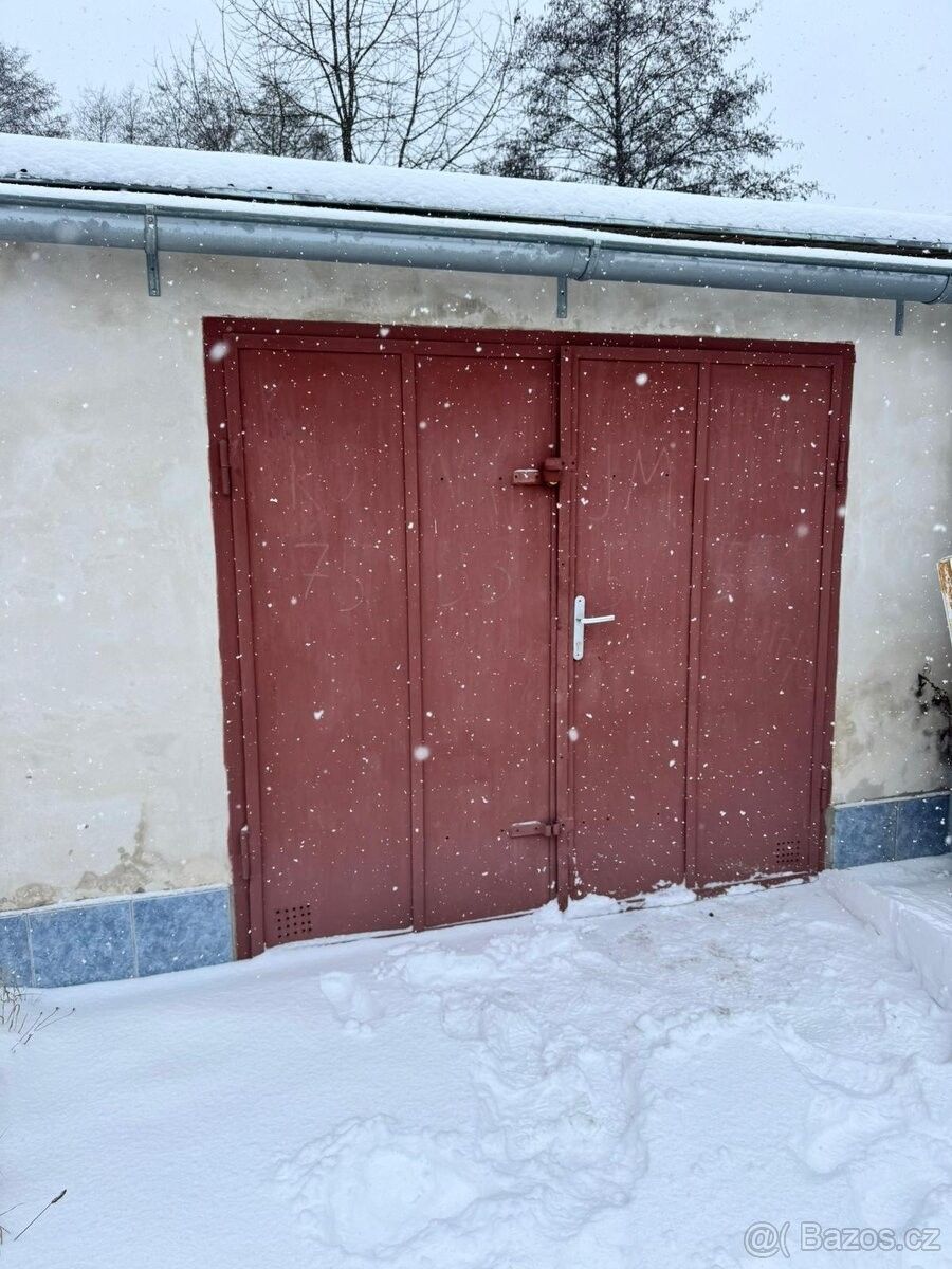 Garáže, Cheb, 350 02