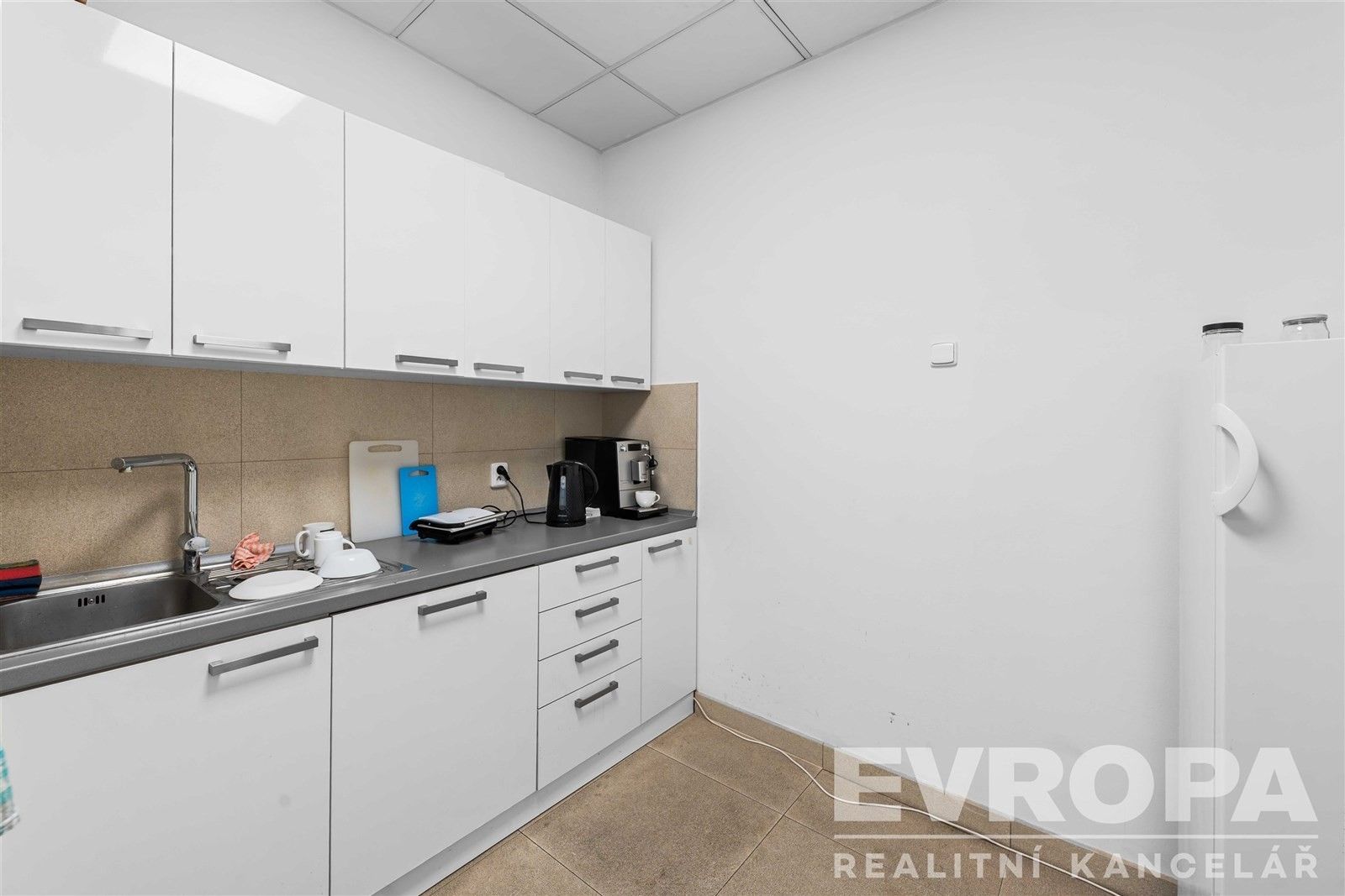 Pronájem kancelář - Modřanská  , Praha, 39 m² - 5