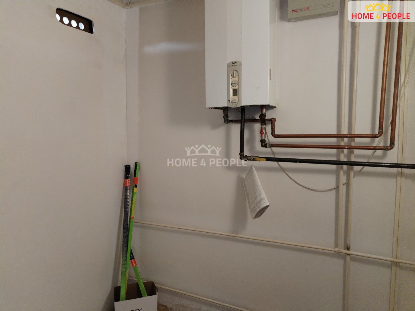 Pronájem komerční - Na rolích, Praha, 40 m²