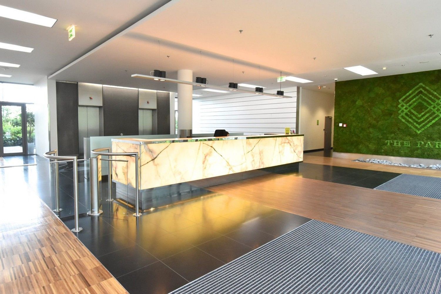 Pronájem kancelář - Vestec, 1 057 m² - 2