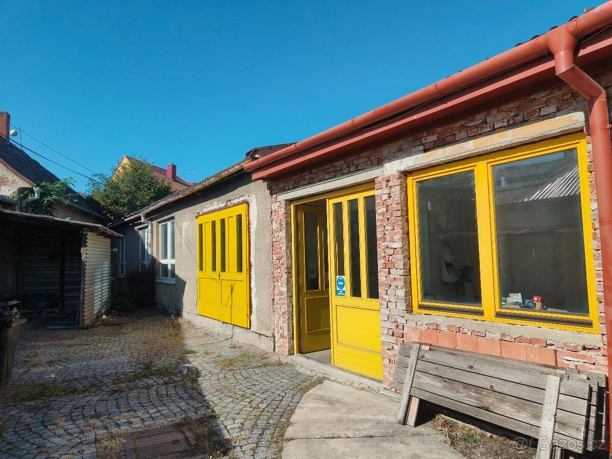 Pronájem obchodní prostory - Uherský Ostroh, 687 24