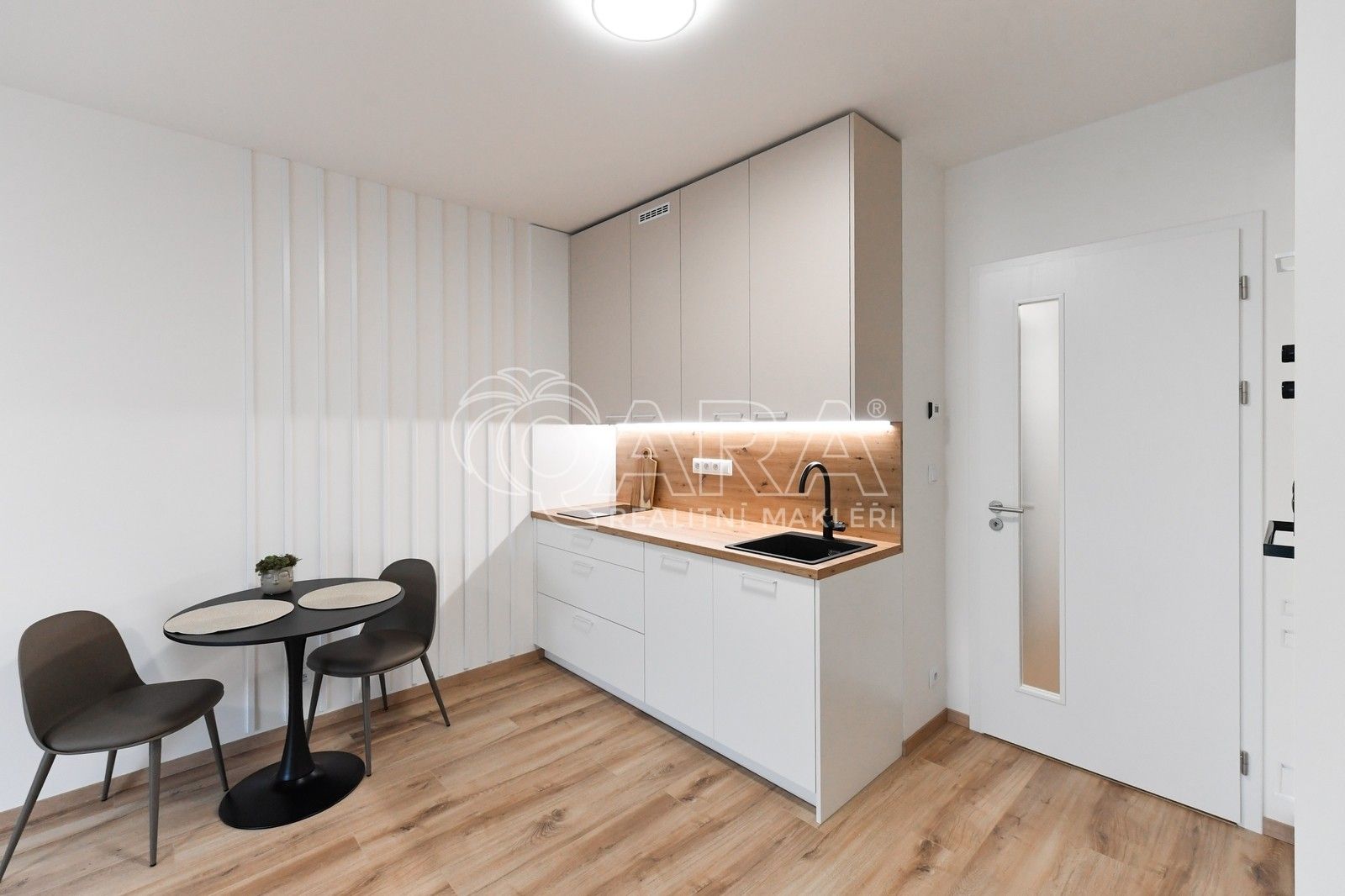 Pronájem byt 1+kk - Poděbradská 1197, Praha, 31 m²