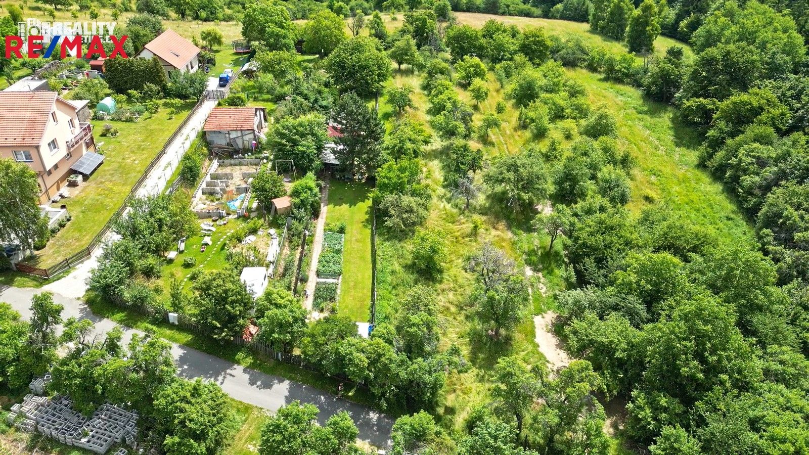 Zahrady, Lesní Hluboké, 996 m²