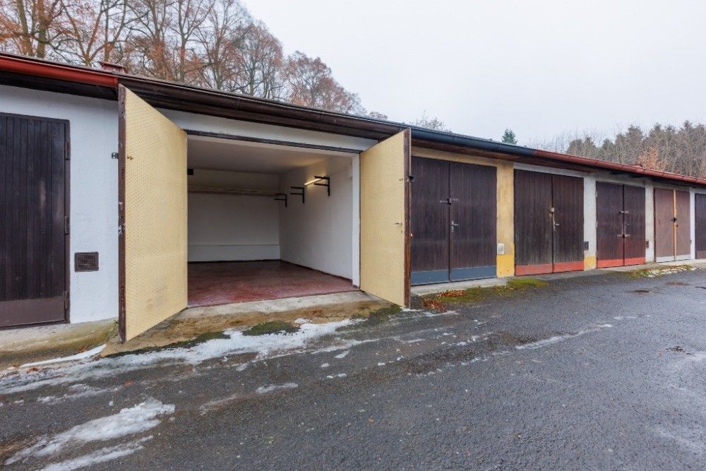 Garáže, Karlovy Vary, 360 17