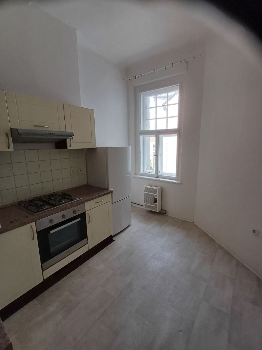 Pronájem byt 2+kk - Madridská, Praha - Vršovice, 37 m² - 5