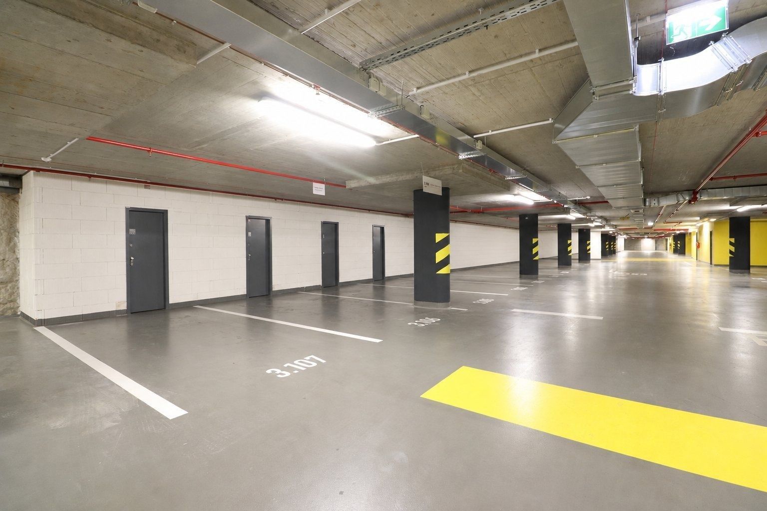 Garáže, Sokolovská, Praha - Karlín, 15 m²