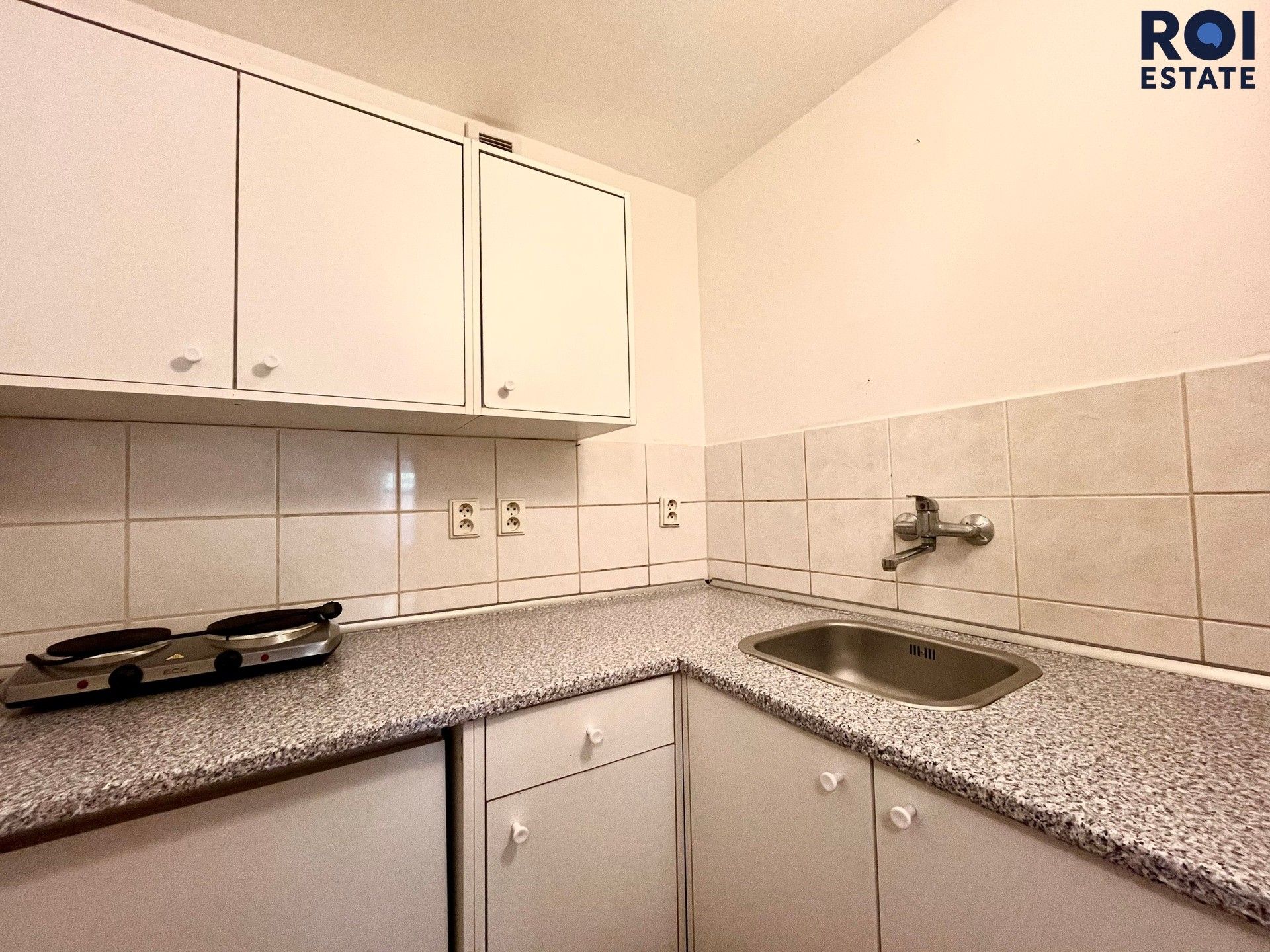 Pronájem byt 1+1 - Kounická, Praha, 26 m²