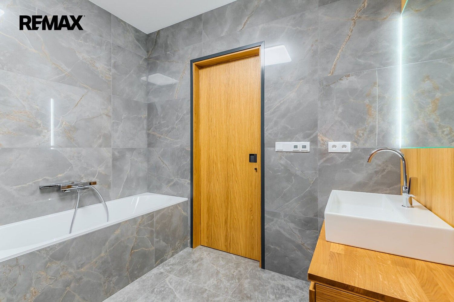 Prodej byt 2+kk - Praha - Nové Město, okres Praha 1, Hlavní město Praha, 92 m² - 2